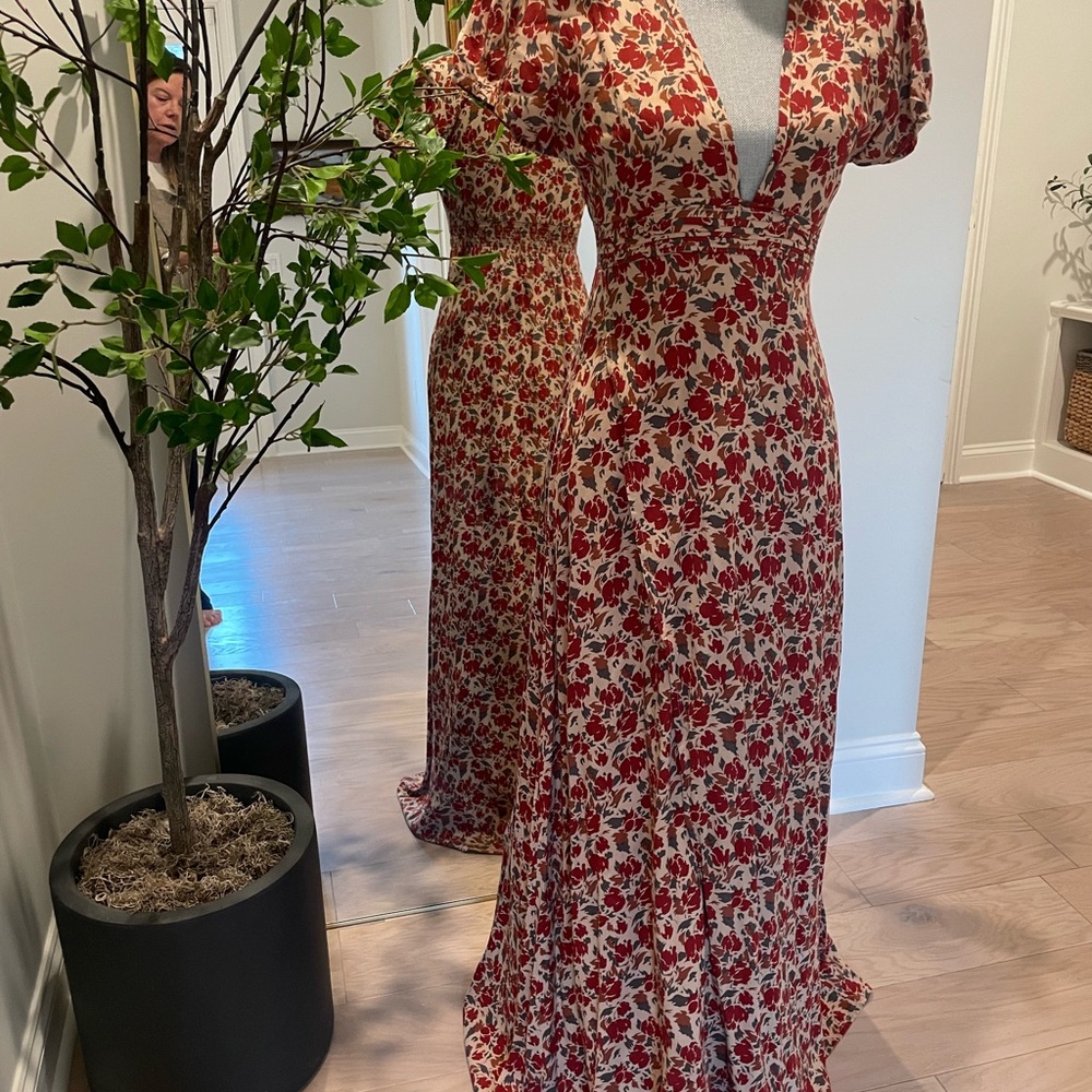 Pampelone Floral V-Neck Maxi Dress